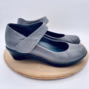 Dansko Mary Jane Shoes Womens 8.5 39 Gray Leather Heels Cottage Costal Boho